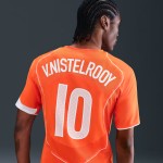 Men's Netherlands 2004 T90 Remake Shirt - V.NISTELROOY #10